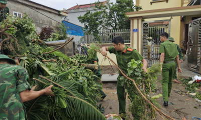 Hưng Yên: Công an xã Thái Thụy giúp người dân khắc phục sau bão