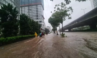 Hà Nội mưa trắng trời, nhiều tuyến phố ngập cục bộ