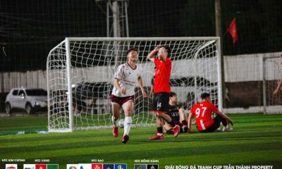 Chủ nhà thua sốc, ứng cử viên vô địch vấp ngã