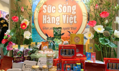   Không gian trưng bày, thực phẩm cho người Việt