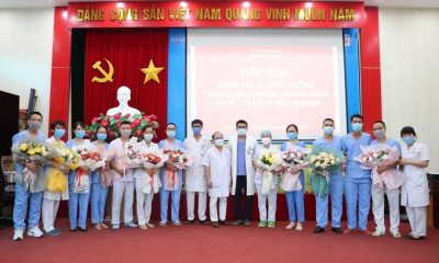 Những nhành hoa tâm đắc: Khi lời cảm ơn là liều thuốc quý tại Khoa Ngoại Tiết niệu - Bệnh Viện Kiến An, Hải Phòng