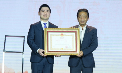 CLB bóng đá Hà Nội vinh dự đón nhận Huân chương Lao động hạng Nhì