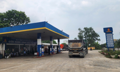 Đội quản lý thị trường số 19 kiểm tra đột xuất hai cây xăng tại xã Phú Cát sau khi nhận được phản ánh từ người dân