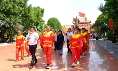 Rước lửa thiêng mở màn Liên hoan Quốc tế Võ cổ truyền Việt Nam tại Gia Lai