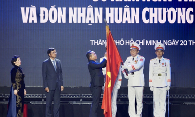 Vinamilk đón nhận Huân chương Độc lập hạng Nhất