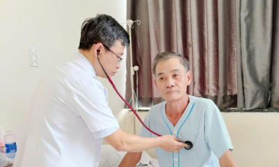 Cảnh sát giao thông mở đường, một bệnh nhân nhồi máu cơ tim thoát cửa tử