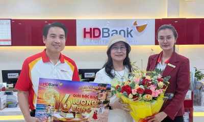 Nữ khách hàng gửi tiết kiệm ở HDBank Kiên Giang trúng thưởng 16 lượng vàng SJC