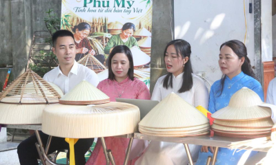 Xã Kiều Phú: Đưa hồn Việt lên không gian số qua phiên livestream quảng bá Nón lá Phú Mỹ