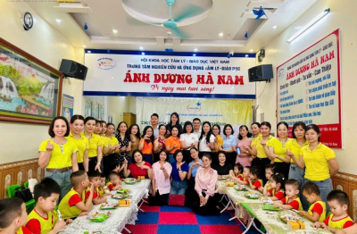 Công ty Cổ phần Thương mại Sao Hoàng Gia trao yêu thương tới Trung tâm Nghiên cứu và Ứng dụng tâm lý - Giáo dục Ánh Dương