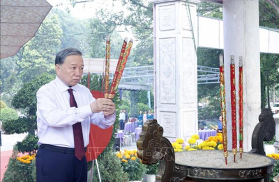 Tổng Bí thư, Chủ tịch nước Tô Lâm dâng hương tưởng niệm các Anh hùng liệt sĩ tại Tây Ninh