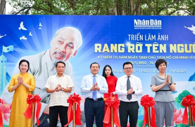Khai mạc triển lãm và ra mắt ấn phẩm đặc biệt kỷ niệm 135 năm Ngày sinh Chủ tịch Hồ Chí Minh