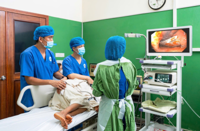 Người phụ nữ suýt thủng thực quản vì uống thuốc sai cách