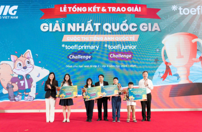 Vinh danh học sinh xuất sắc cuộc thi tiếng Anh TOEFL Challenge