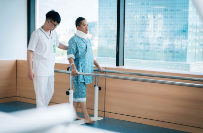 Thoát khỏi nguy cơ liệt tứ chi nhờ phẫu thuật u nội tủy tại Bệnh viện Mặt Trời