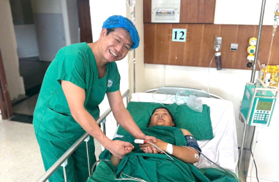 Thoát khỏi “cửa tử” khi bồn nước 1.000 lít từ trên cao rơi xuống