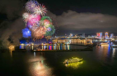 Quảng Ninh lần đầu tiên tổ chức lễ diễu hành xe đèn lồng và bắn pháo hoa dịp Trung thu 