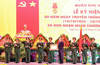 Quân khu 4 đón nhận Huân chương Hồ Chí Minh lần thứ 3