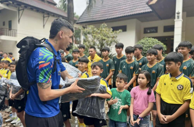 Công ty Blanda tặng 300 ba lô cho Học viện Bóng đá LPBank HAGL