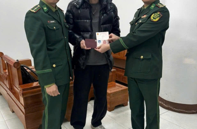 Quảng Ninh: Trao trả hộ chiếu và visa cho du khách Trung Quốc 