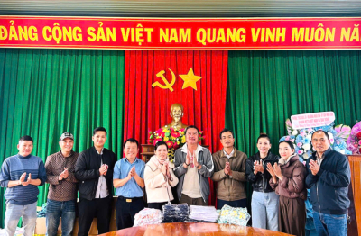 Mang hơi ấm và con chữ đến trẻ em vùng cao Đak Rong