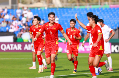 HLV Kim Sang Sik động viên U23 Việt Nam trước trận gặp U23 Saudi Arabia