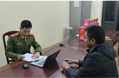 Tuần tra bảo đảm ANTT Tết, Công an phường Yên Sơn phát hiện vụ bán pháo trái phép