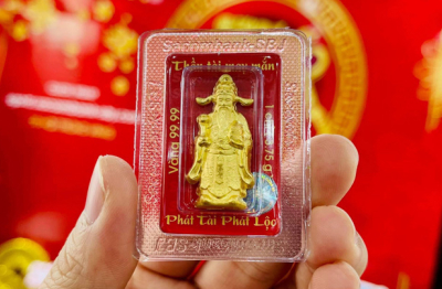 Sôi động mua vàng cầu may ngày vía Thần Tài