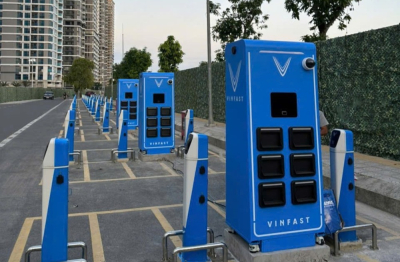 Công nghệ đổi pin tiện lợi, combo quà tặng nặng tay: VinFast Viper tăng sức nóng trước “giờ chót” ưu đãi