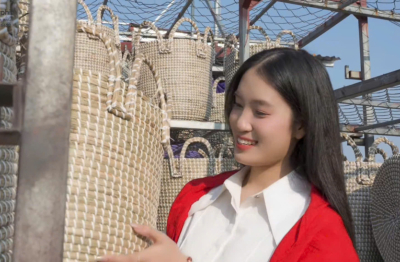 Nữ sinh NEU 19 tuổi gây sốt Miss World Vietnam 2025