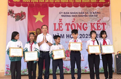 Gần 700 triệu đồng được BIDV Nam Gia Lai trao tặng dịp tổng kết năm học