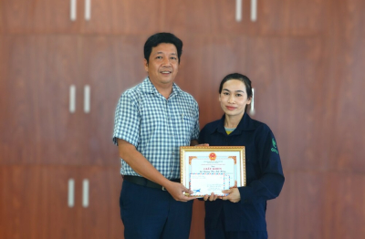 Ba lần khen thưởng hành động đẹp của nữ lao công ở Gia Lai