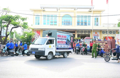 Xã Tiên Lãng đồng loạt ra quân lập lại trật tự đường hè, bảo vệ hành lang an toàn giao thông