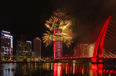 Saigon Marina IFC thắp sáng bầu trời đêm 2/7: Tự hào tỏa sáng cùng thành phố, tôn vinh nửa thế kỷ mang tên Bác