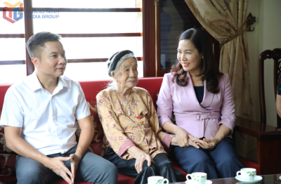 Quảng Ninh: Trưởng Ban Tuyên giáo và Dân vận Tỉnh ủy thăm tặng quà người có công với cách mạng