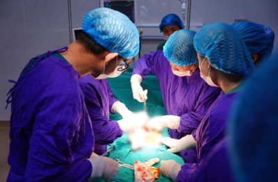 Gia Lai: Phẫu thuật thành công khối u xơ tử cung nặng 2,1 kg cho bệnh nhân người Bana