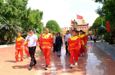 Rước lửa thiêng mở màn Liên hoan Quốc tế Võ cổ truyền Việt Nam tại Gia Lai