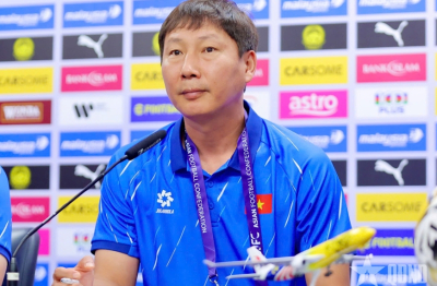 HLV Kim Sang-sik thận trọng trước chung kết lượt về ASEAN Cup 2026