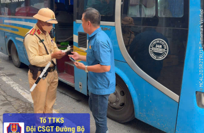 Đội CSGT số 5 tăng cường xử lý xe kinh doanh vận tải vi phạm