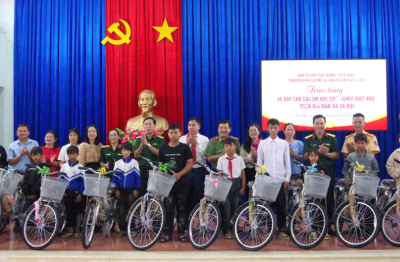 Hơn 70 chiếc xe đạp đến với học sinh nghèo Gia Lai trước khai giảng