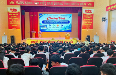 Quảng Ninh tăng kết nối sinh viên với thị trường lao động