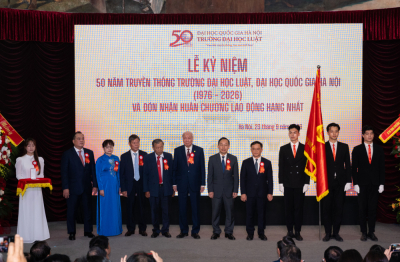 Trường ĐH Luật - ĐH Quốc gia Hà Nội nhận Huân chương Lao động hạng Nhất 