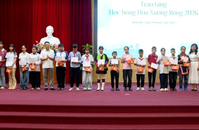 Hội Chữ thập đỏ thành phố Quảng Ninh trao tặng học bổng “Hoa Xương Rồng” năm 2026 