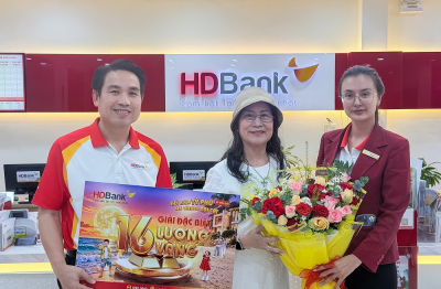 Nữ khách hàng gửi tiết kiệm ở HDBank Kiên Giang trúng thưởng 16 lượng vàng SJC