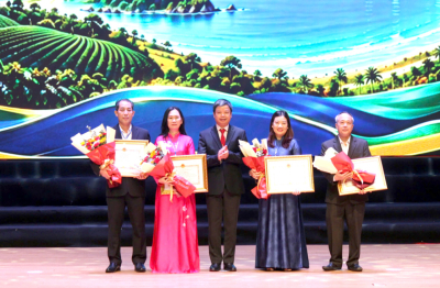 Gia Lai: Khen thưởng nhiều doanh nhân, doanh nghiệp xuất sắc dịp 13.10
