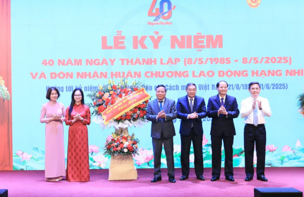 Tạp chí Người Hà Nội kỷ niệm 40 năm thành lập và đón nhận Huân chương Lao động hạng Nhì