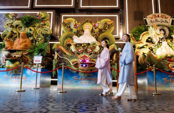 Trổ tài tạo hình trái cây chủ đề Phật giáo, các nghệ nhân khiến khách đến núi Bà Đen ngỡ ngàng