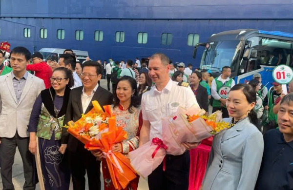 Tàu biển Blue Dream Melody đưa hơn 1.500 khách đến Quảng Ninh 