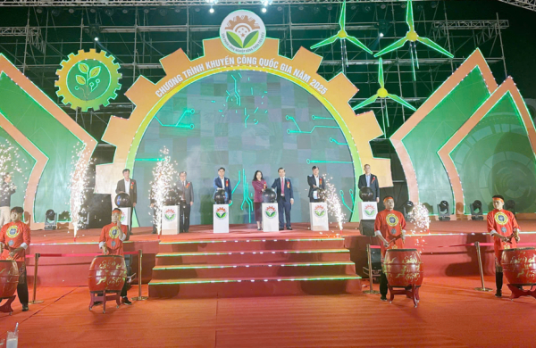 Khai mạc Hội chợ Triển lãm hàng công nghiệp nông thôn năm 2025