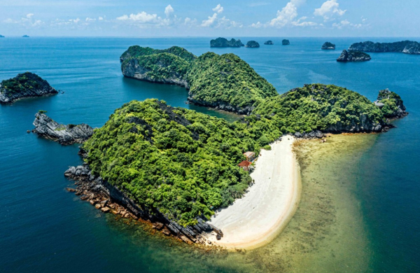 Đến hòn đảo được National Geographic Traveller ca ngợi mùa hè này có gì? 