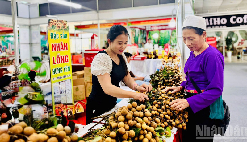 Phiên chợ nông sản, đặc sản vùng miền năm 2025 hấp dẫn người dân Thủ đô